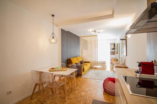 UD Apartments - Atocha Stylish with pool - image 6