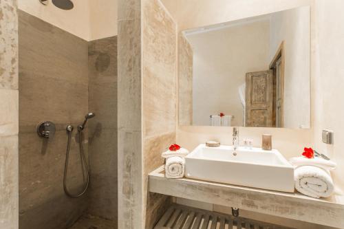 Villa YENMOZ en exclusivité avec piscine privée dans la Palmeraie - image 5
