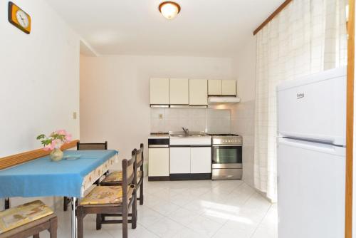 Apartments Rabac 828 - image 7