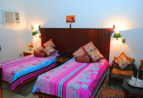 Deluxe Double or Twin Room image 4