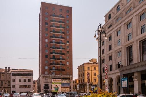 PADOVA TOWER 13TH FLOOR - image 11