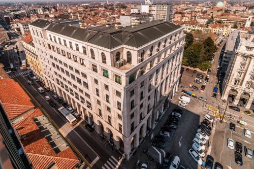 PADOVA TOWER 13TH FLOOR 3