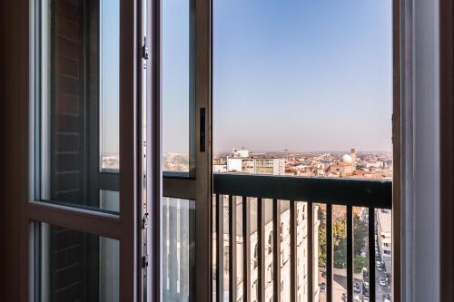 PADOVA TOWER 13TH FLOOR 4