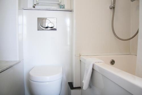 Caledonian Studio Flats - image 11