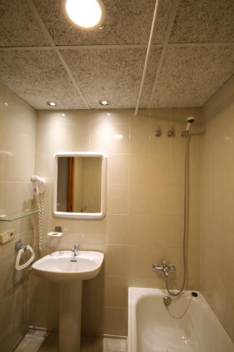 Hotel Vela - image 2