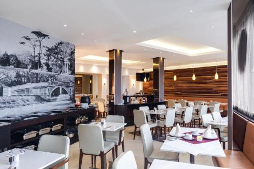 Restaurant, Park Grand Heathrow near Hounslow Central Tube Station