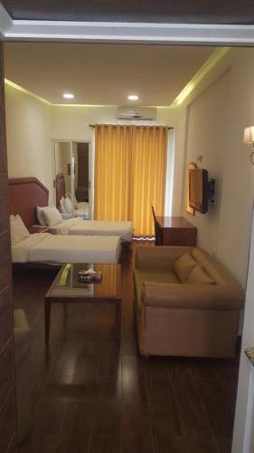 2 bedrooms, 6 beds