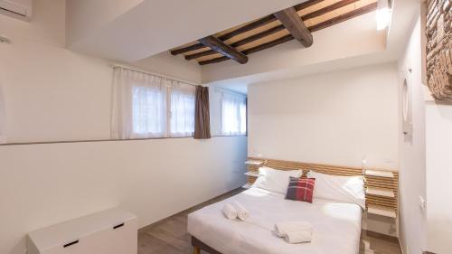 Rental in Rome Trastevere White - image 4