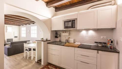 Rental in Rome Trastevere White - image 7