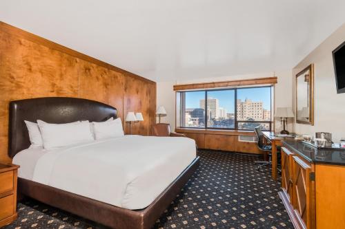 King Room with City View - Disability Access