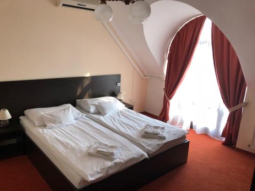 Double or Twin Room with Balcony image 7
