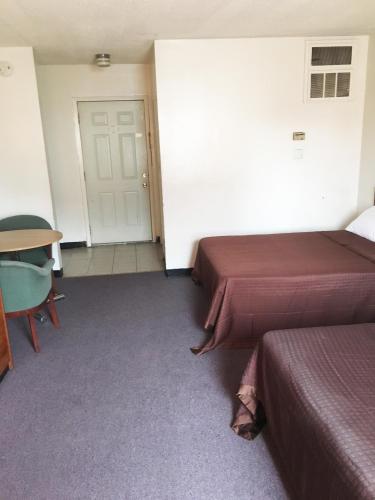Village Motel - image 5