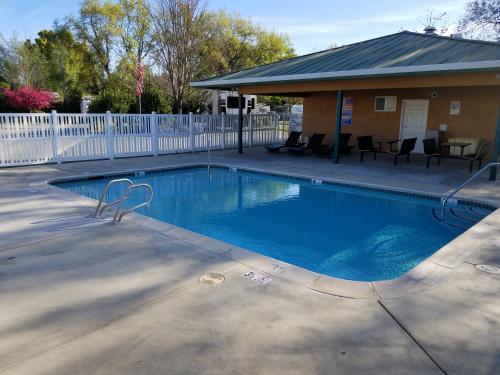 Gridley Inn & RV Park 4