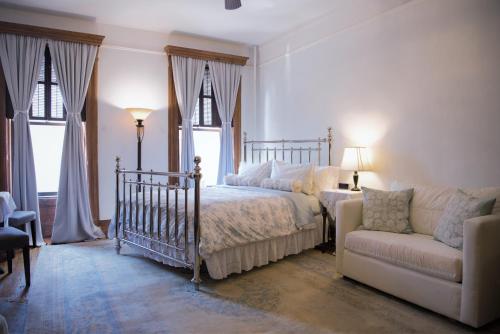 Poitier - Large Double Room image 3