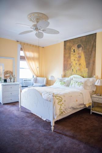 Cicely - Double Room with Garden View image 10