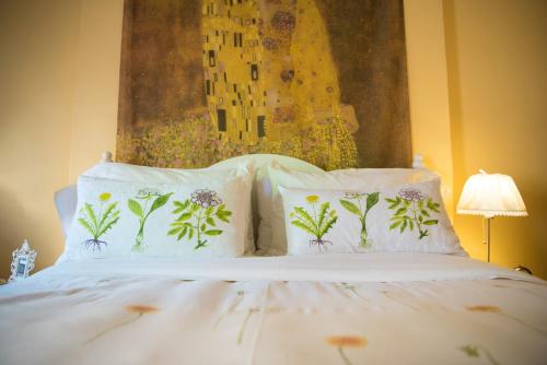 Cicely - Double Room with Garden View image 3