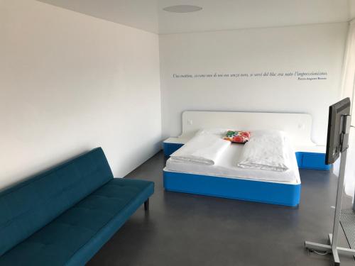 Chromotel - image 10