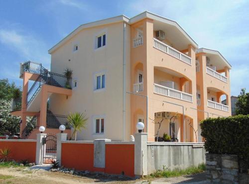 Apartment Sucuraj 11228a, Unterkunft in Sućuraj