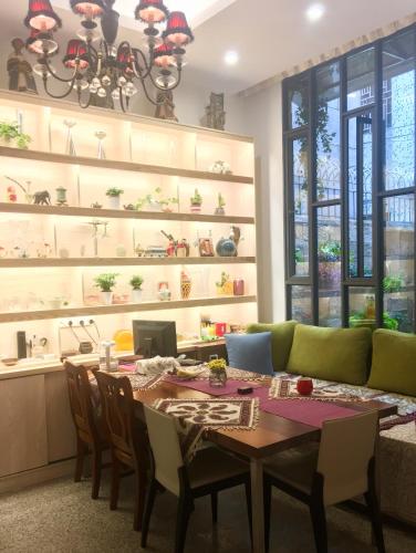 ห้องอาหาร, March Garden next to the Furniture Market in ฝอซาน