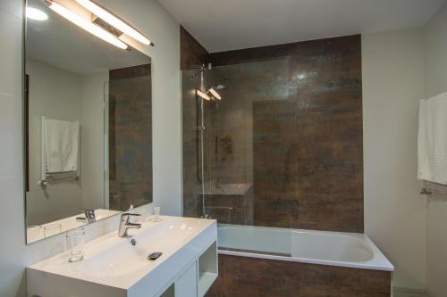 Baño, Hotel Los Cigarrales in Toledo Suburbs