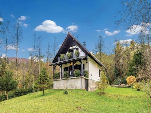  Three-Bedroom Holiday Home in Kuzelj, Pension in Kuželj bei Kozji Vrh