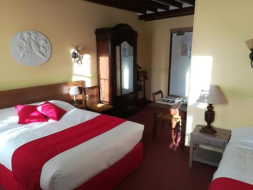 Logis Hôtel Hostellerie Saint-Martin