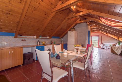  Gaia Apartment in Tragaki