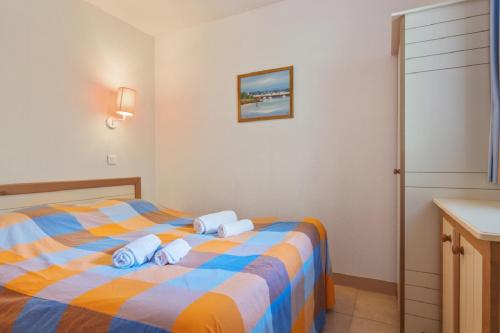 1 double bed, 2 sofa beds
