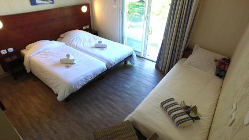 5 twin beds