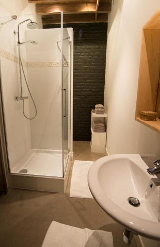 Double Room image 3