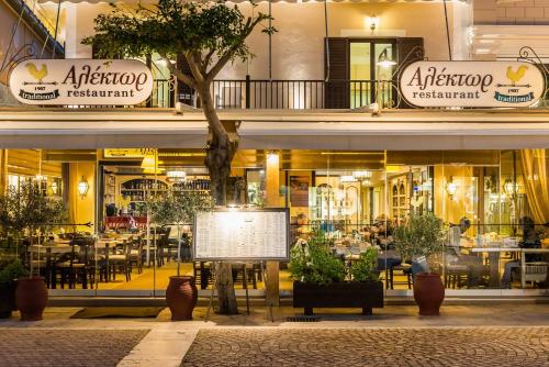 餐厅, 阿莱克托尔豪华公寓 (Alektor Luxury Apartments) in 扎金索斯