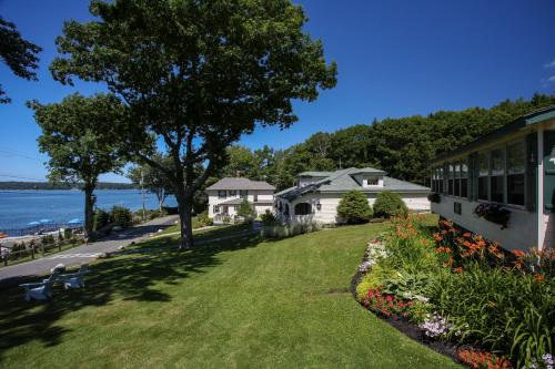 Spruce Point Inn Resort and Spa