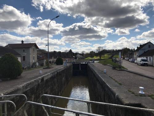 Les Lodges du Canal Vue sur le canal in Bleneau