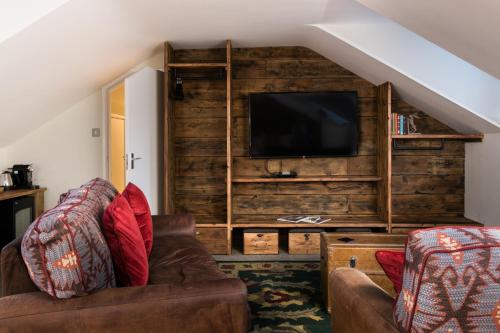 The Green Dragon Inn - image 4