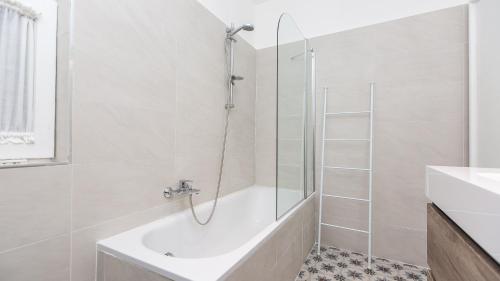 Rental in Rome Colosseo View Luxury