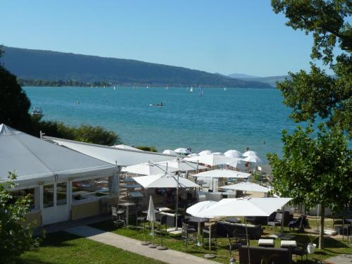 la baie des voiles ,vue lac d'Annecy ,plage privée