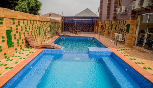 Svømmebasseng, Maxbe Continental Hotel in Enugu