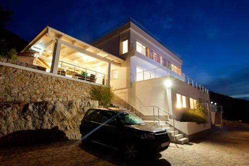 Luxury villa with a swimming pool Vis - 8922 