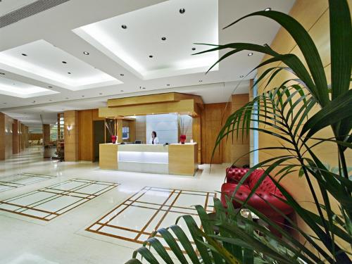 Athineon Hotel - image 2