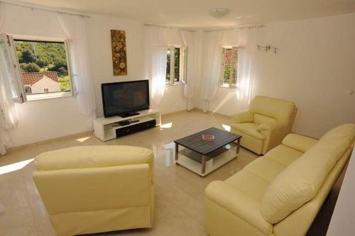 Holiday house with a swimming pool Sutivan Brac - 11496 