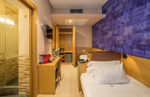 Economy Twin Room with Private Bathroom