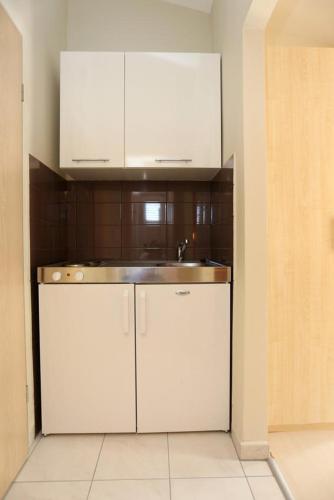 Three-Bedroom Apartment with Balcony and Sea View image 2