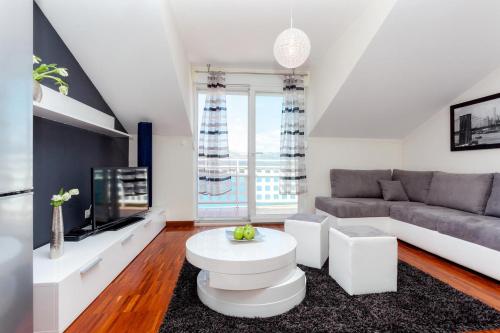 Apartments with a parking space Mastrinka Ciovo - 10364 Trogir