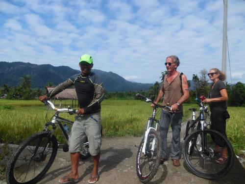 LANDBOW GREEN VILLAGE Homestay Trekking & Village Tour