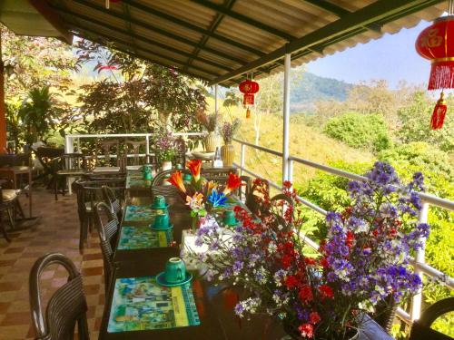 Restaurant, Baansuan Nanglae Hill Homestay in Tha Sut