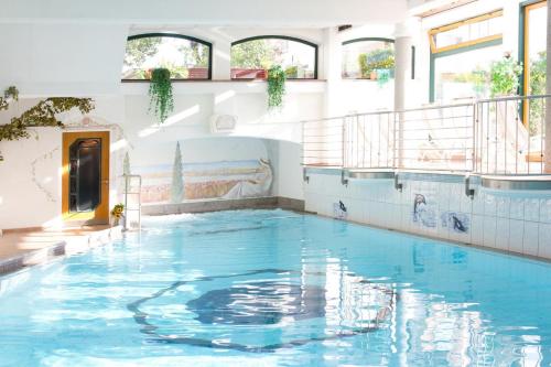 Mari Pop Boutique Hotel - image 2