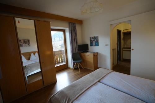 One-Bedroom Apartment with Balcony