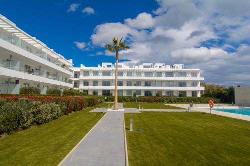 A környék, Belaire 4 bedroom apartment in Bel-Air