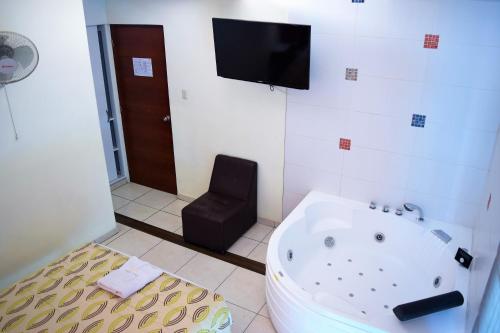 Hotel Colors Canada – Lima