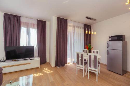 Opium Mar Apartments - image 14